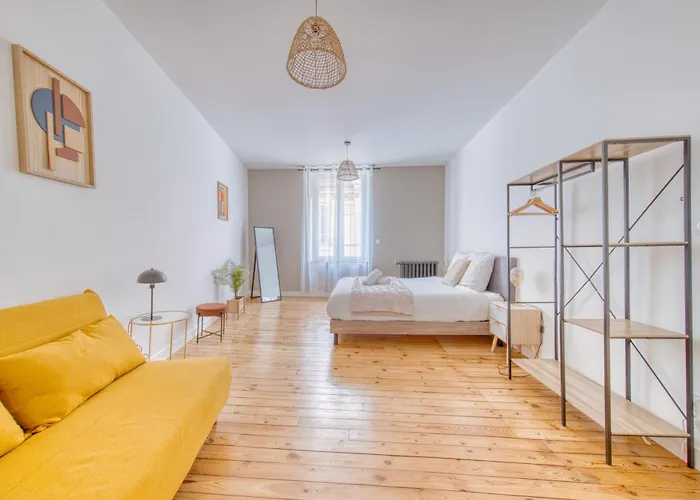 Excellence Sarrail Apartment Reims